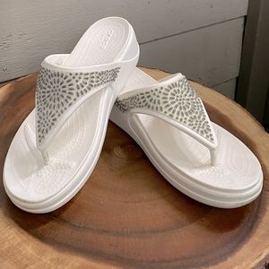 CROCS White jeweled Sandals Sz 7 Like New. Monterey Diamante